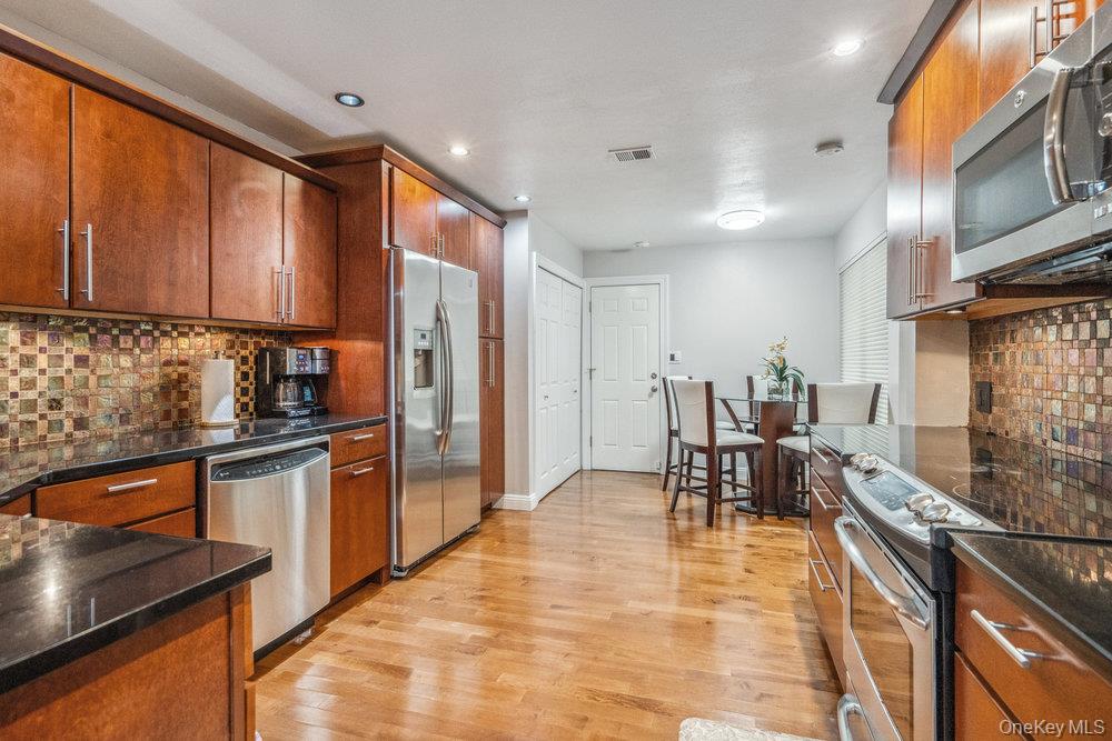 31 Club House Court # 31, Jericho, NY 11753