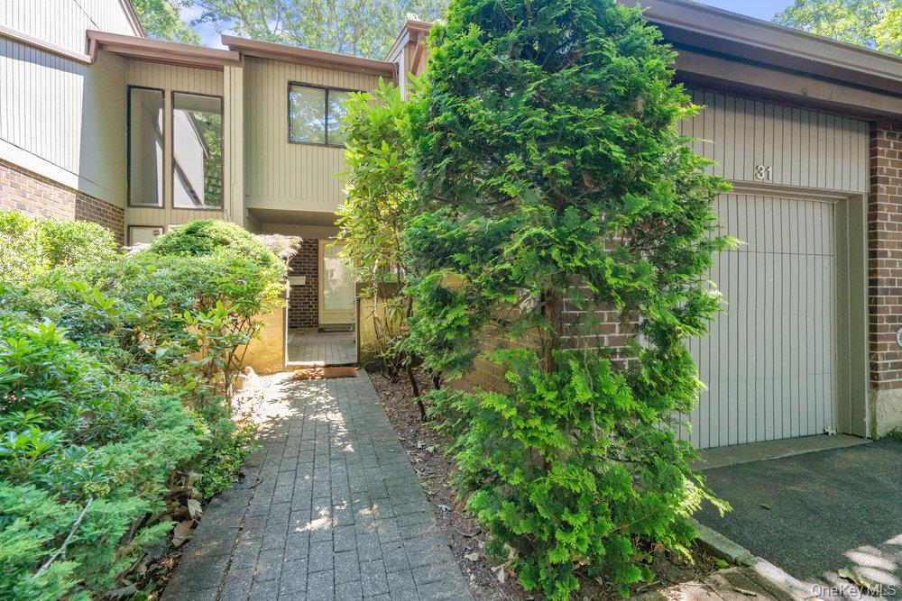 31 Club House Court # 31, Jericho, NY 11753