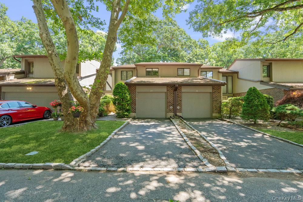 31 Club House Court # 31, Jericho, NY 11753