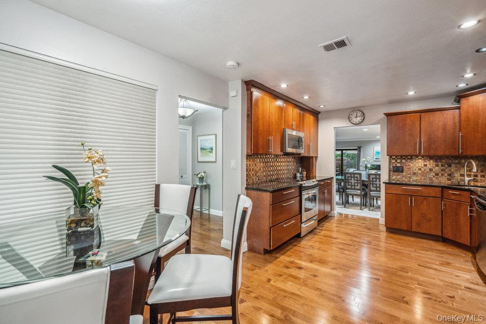 31 Club House Court # 31, Jericho, NY 11753