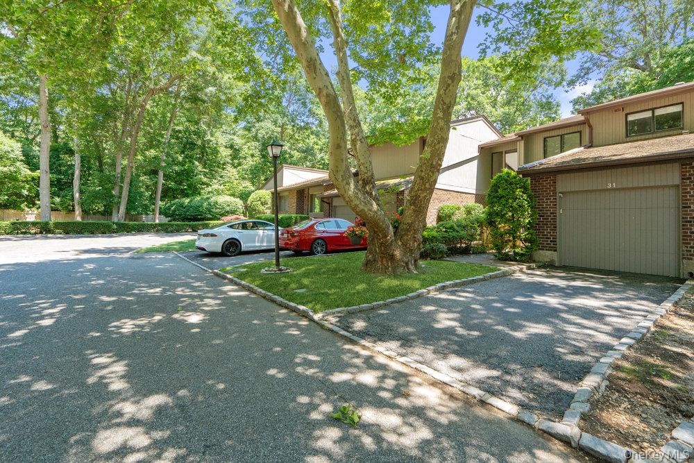 31 Club House Court # 31, Jericho, NY 11753