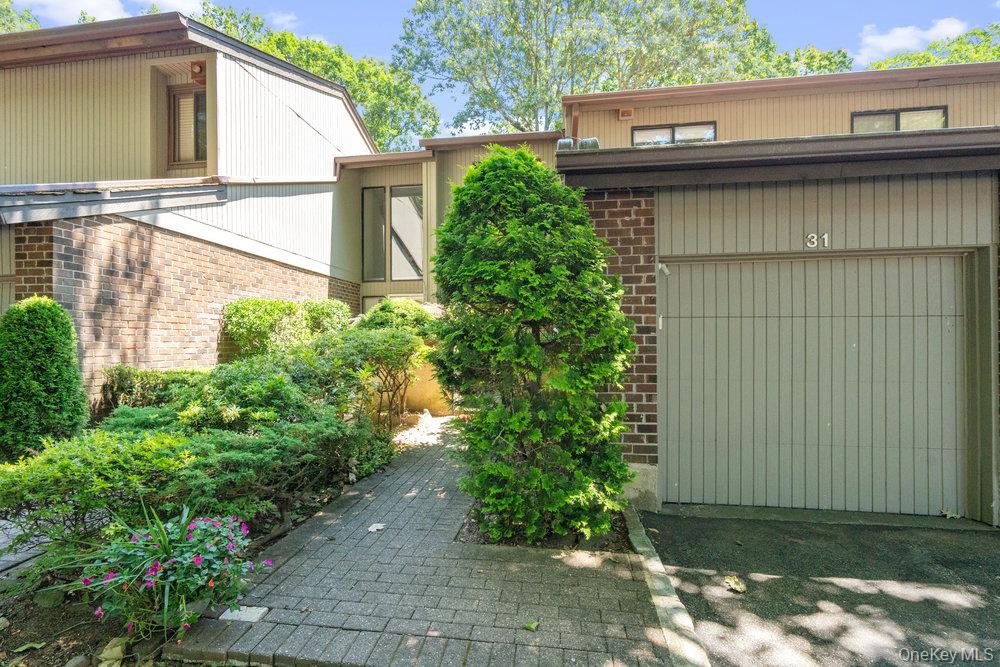 31 Club House Court # 31, Jericho, NY 11753
