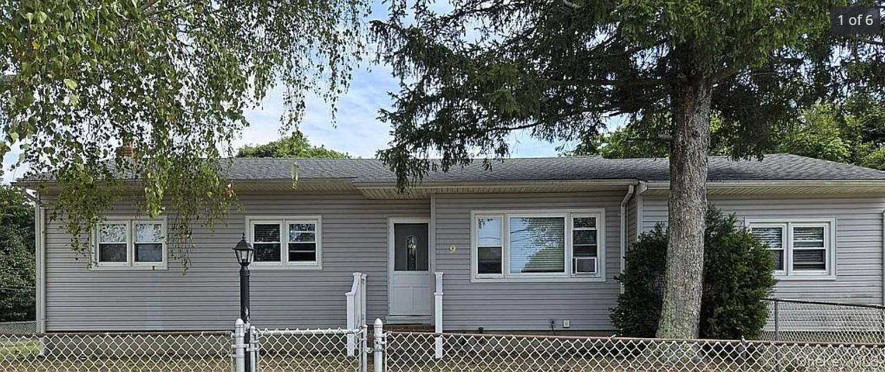 9 Booker Drive, Riverhead, NY 11901