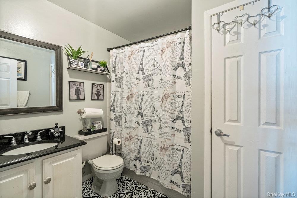 15 New York Avenue, Bay Shore, NY 11706