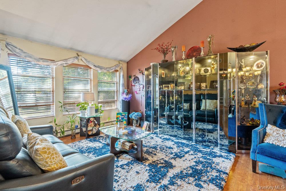 15 New York Avenue, Bay Shore, NY 11706