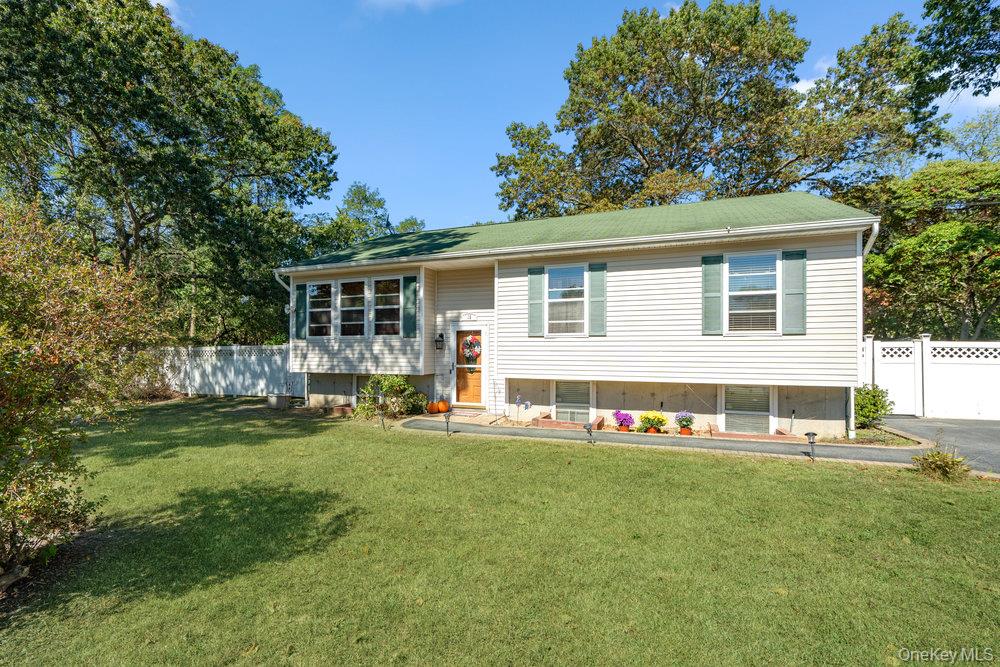 15 New York Avenue, Bay Shore, NY 11706