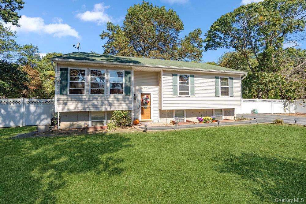 15 New York Avenue, Bay Shore, NY 11706