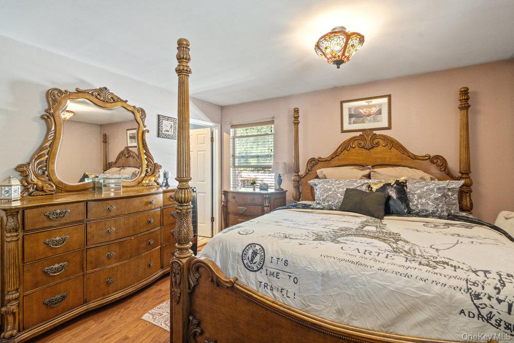 15 New York Avenue, Bay Shore, NY 11706