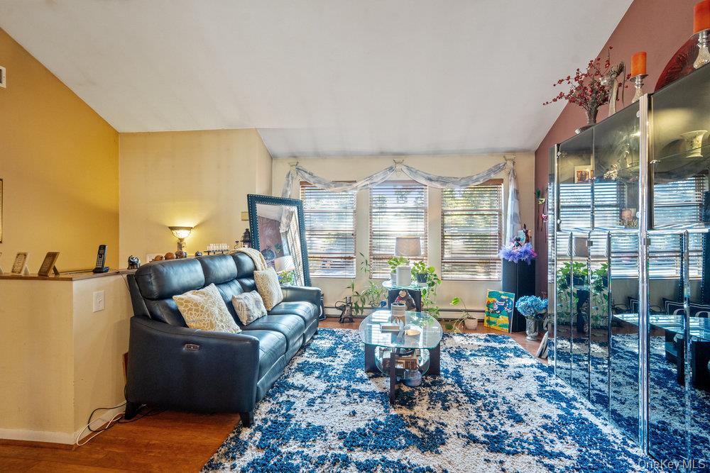 15 New York Avenue, Bay Shore, NY 11706