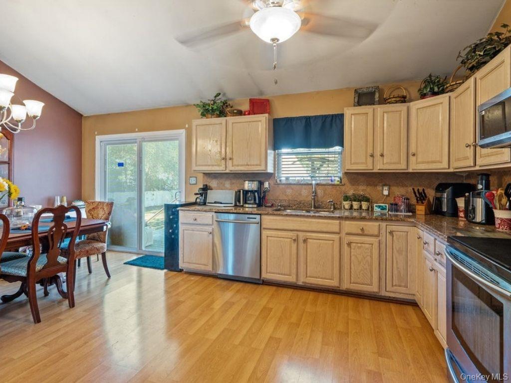 15 New York Avenue, Bay Shore, NY 11706