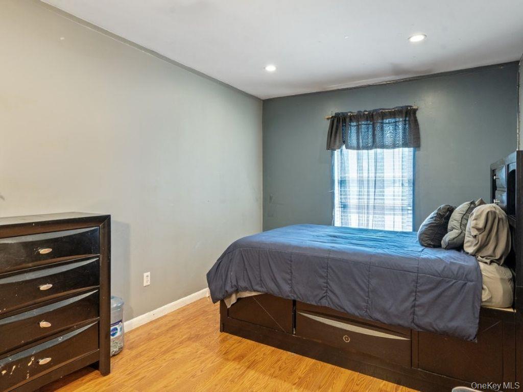 15 New York Avenue, Bay Shore, NY 11706