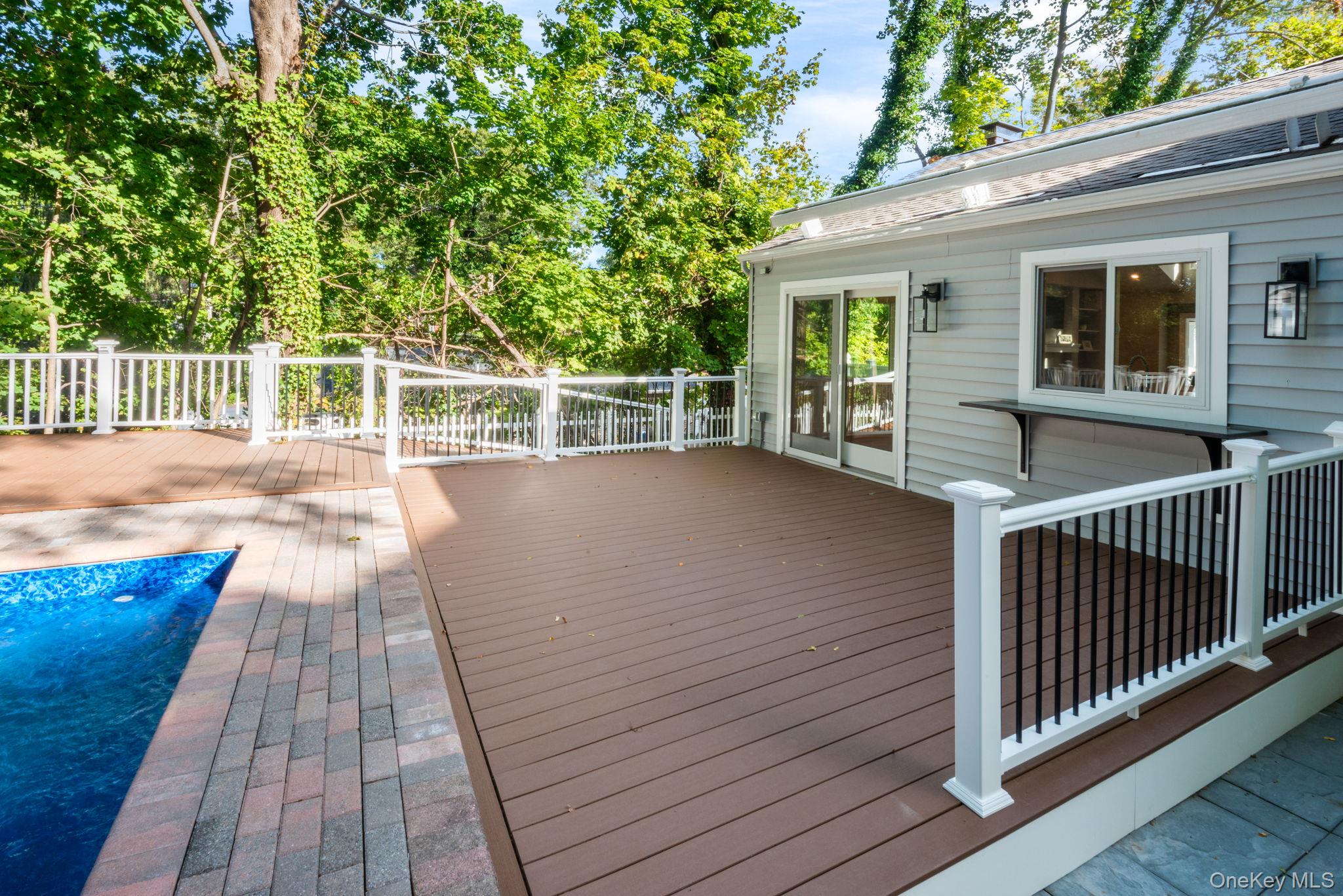 33 Alsace Place, Northport, NY 11768