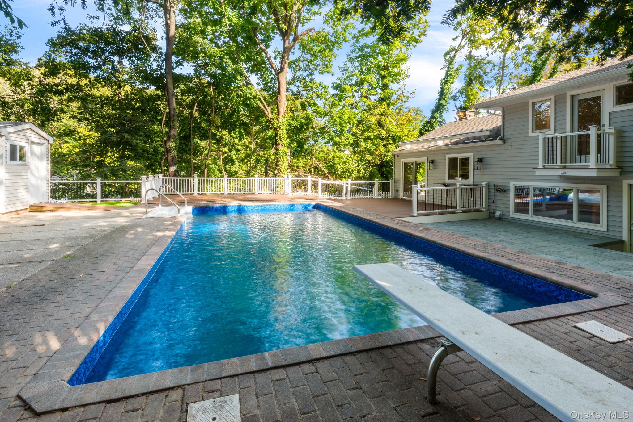 33 Alsace Place, Northport, NY 11768