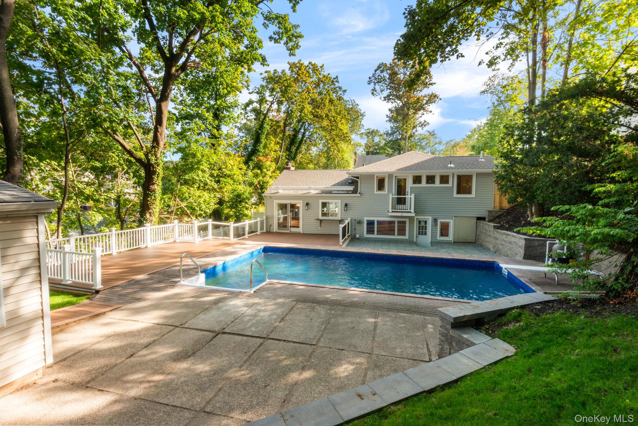 33 Alsace Place, Northport, NY 11768