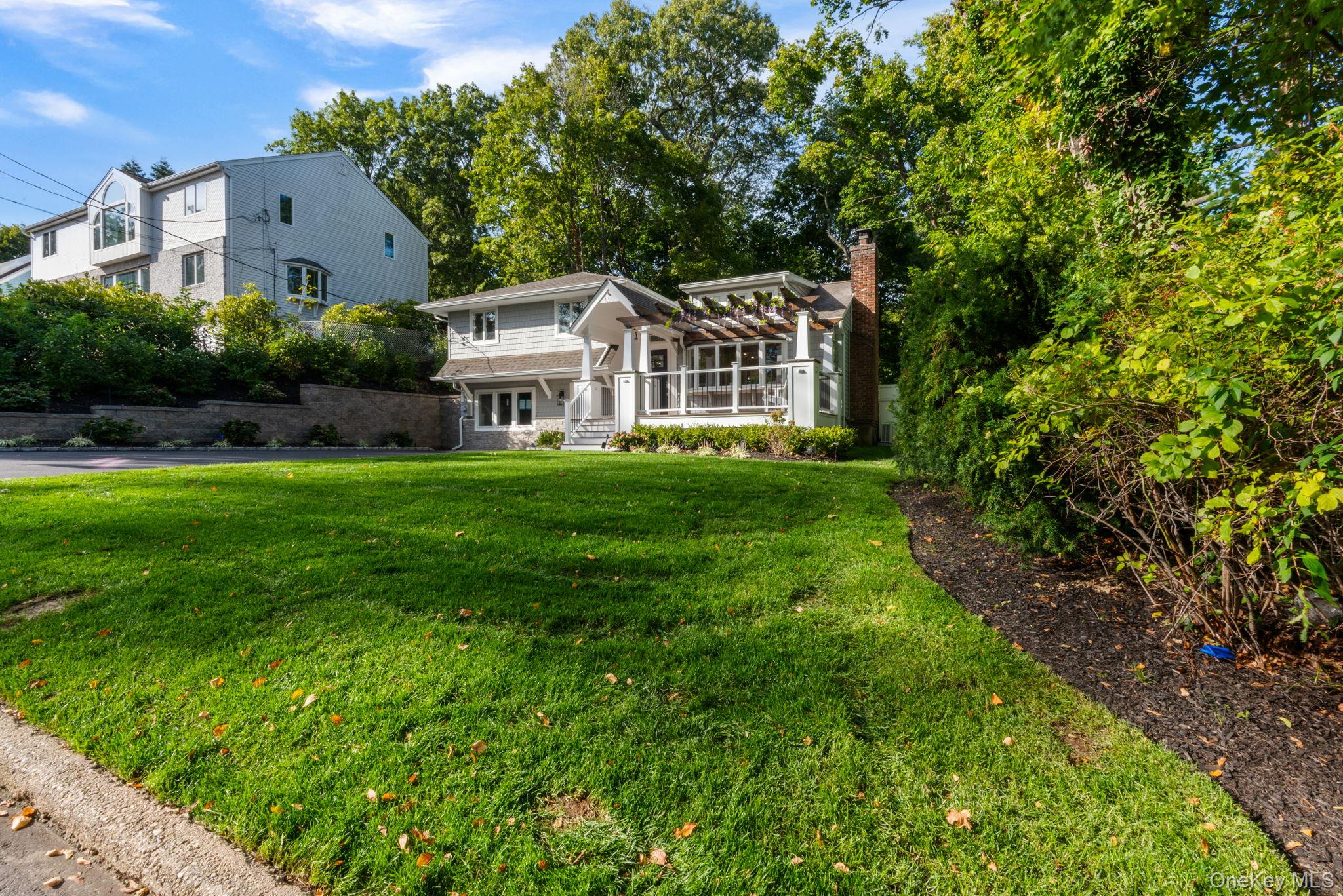 33 Alsace Place, Northport, NY 11768