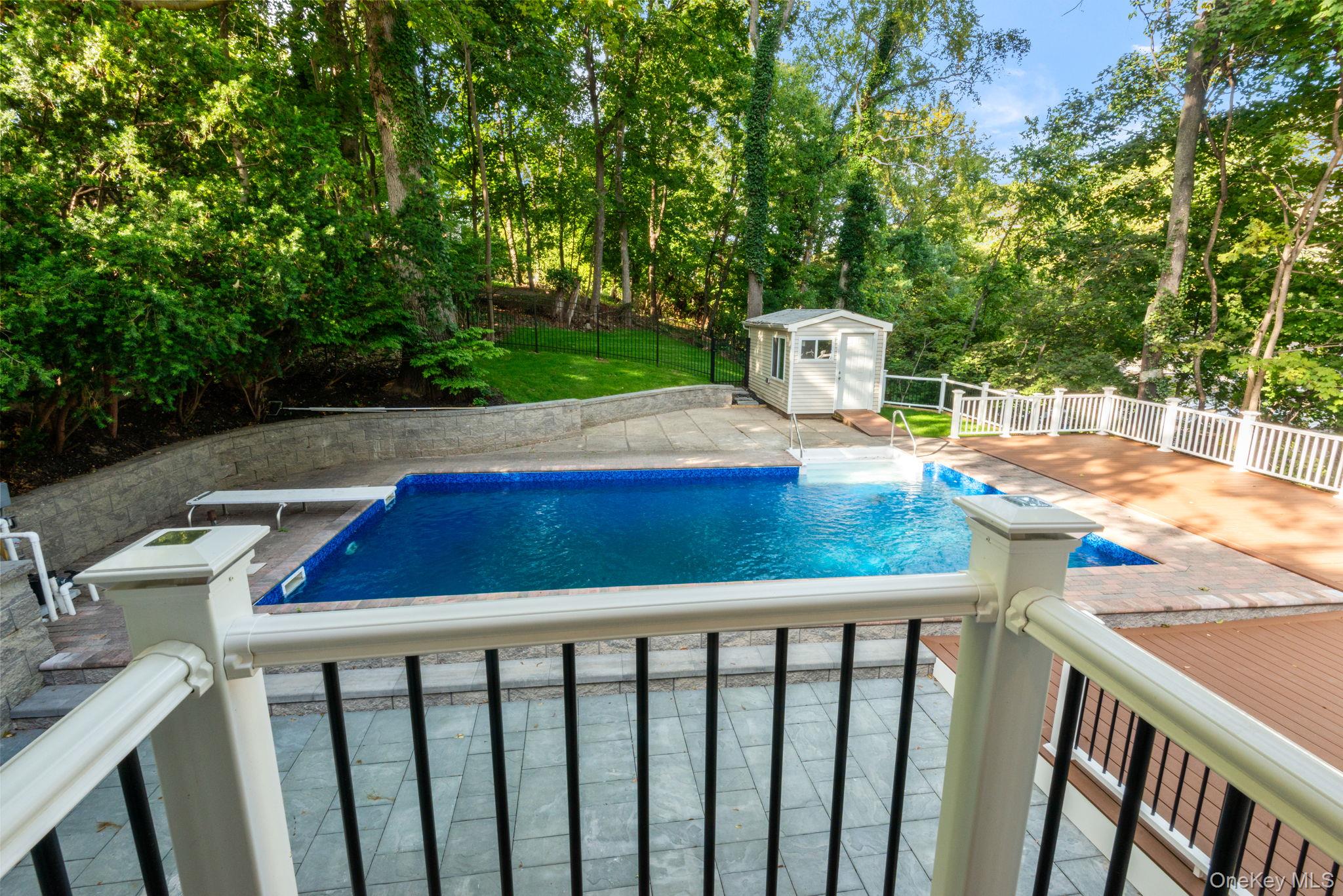 33 Alsace Place, Northport, NY 11768