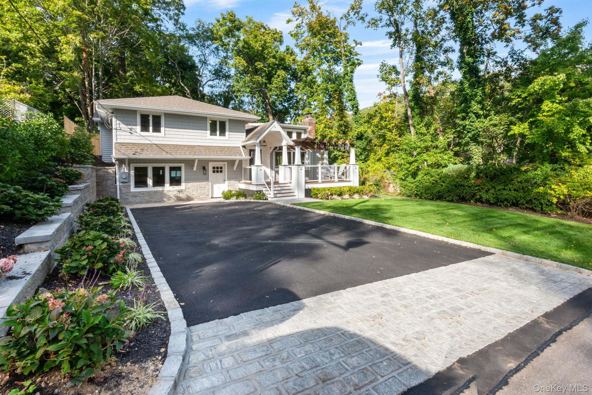 33 Alsace Place, Northport, NY 11768