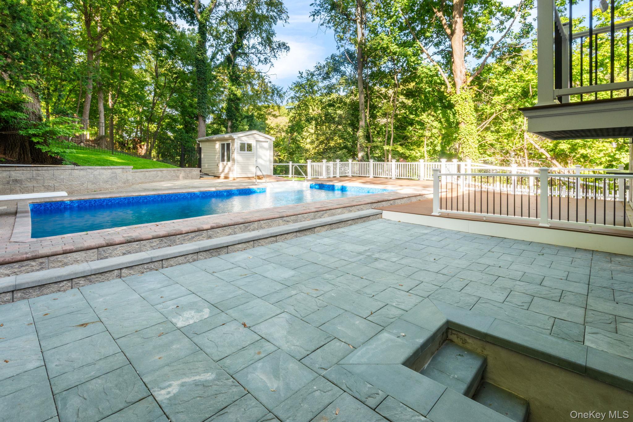 33 Alsace Place, Northport, NY 11768