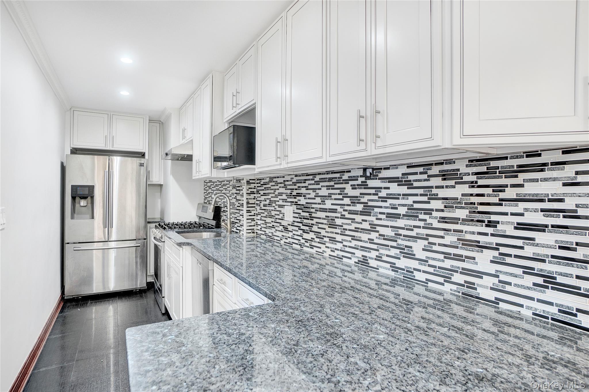 141-30 84 Road # 5E, Briarwood, NY 11435