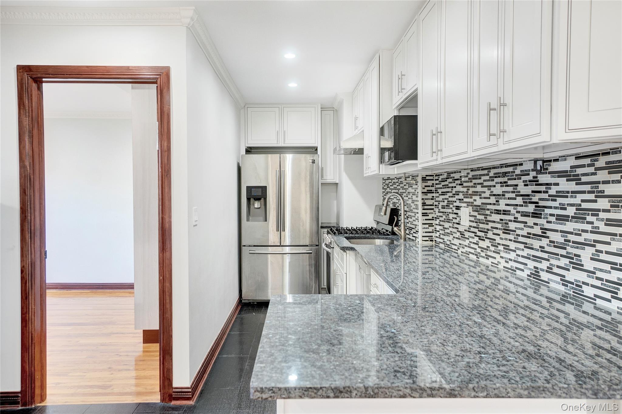 141-30 84 Road # 5E, Briarwood, NY 11435