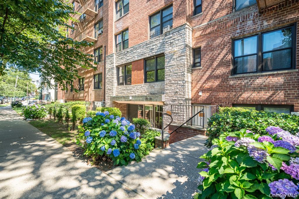 141-30 84 Road # 5E, Briarwood, NY 11435