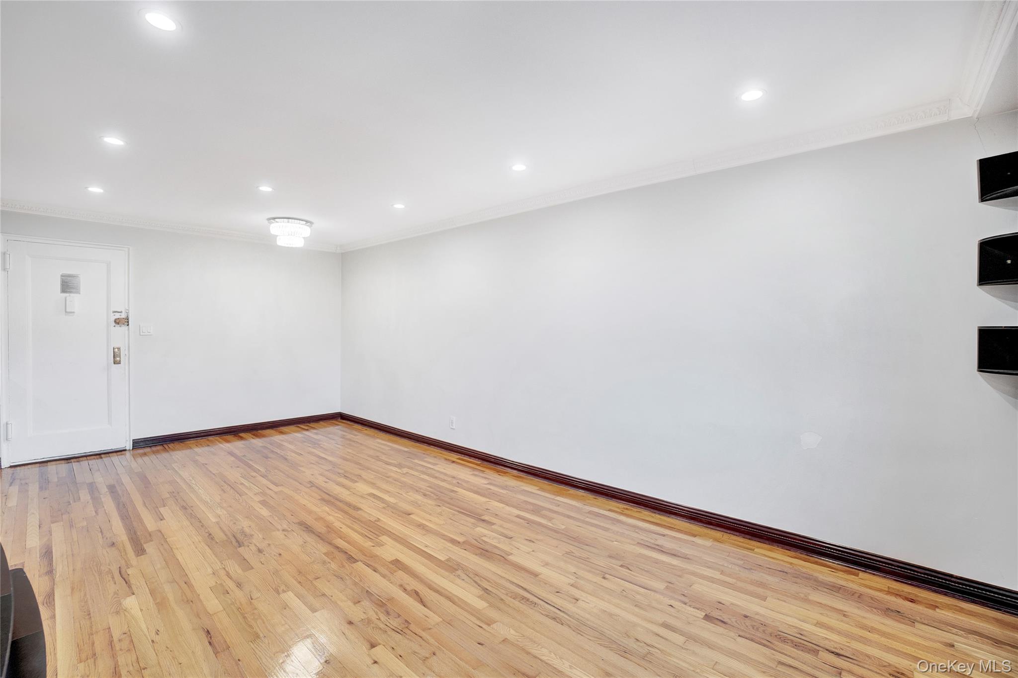 141-30 84 Road # 5E, Briarwood, NY 11435