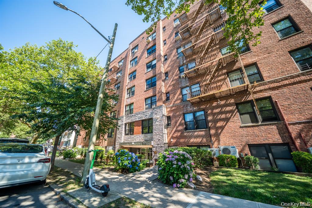 141-30 84 Road # 5E, Briarwood, NY 11435