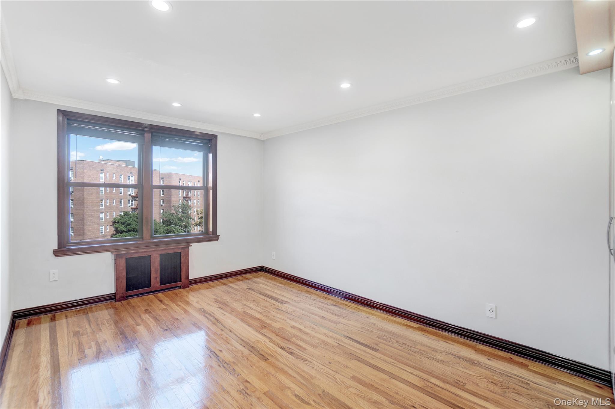 141-30 84 Road # 5E, Briarwood, NY 11435