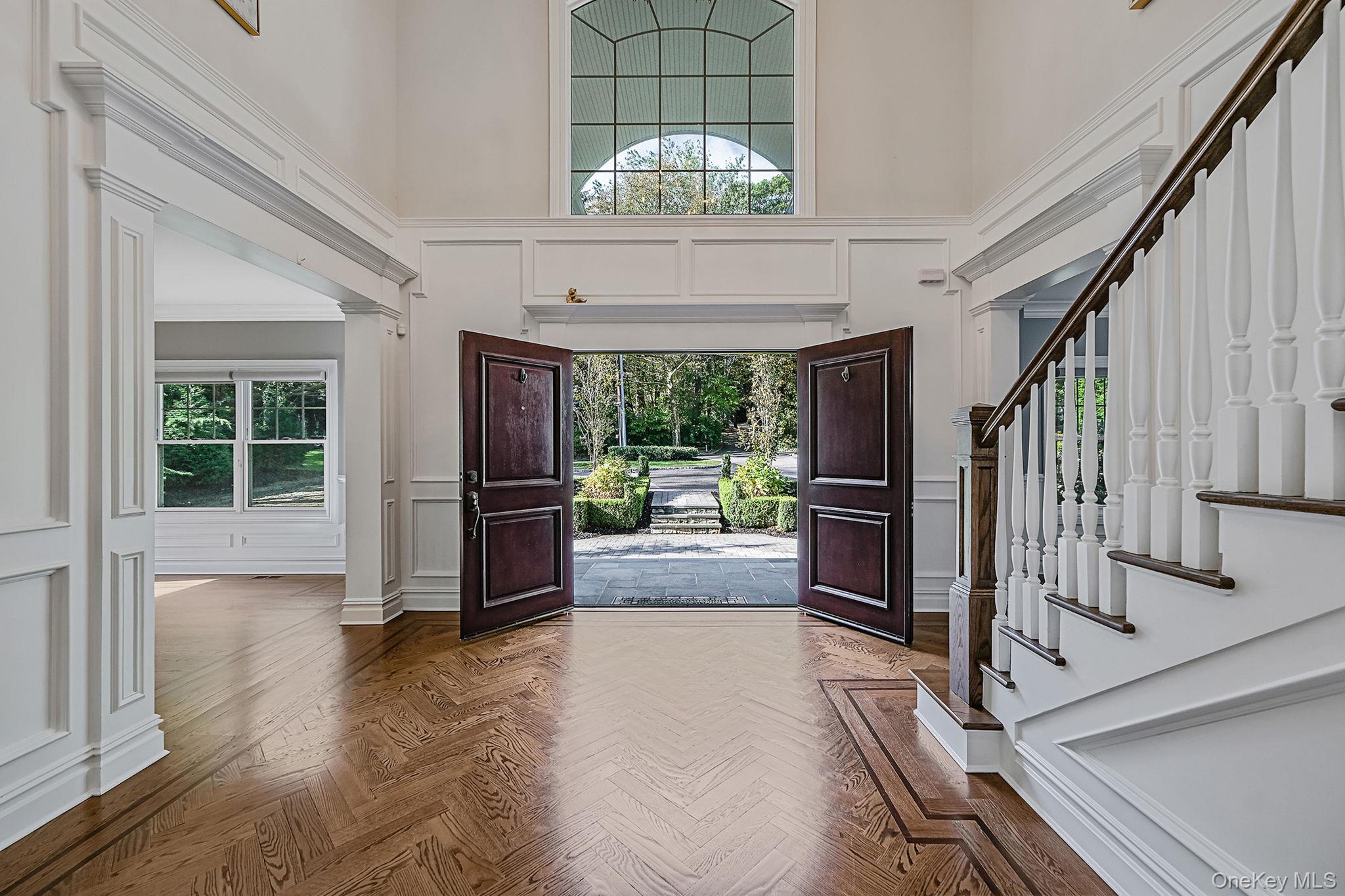 4 Carriage Court, Dix Hills, NY 11746