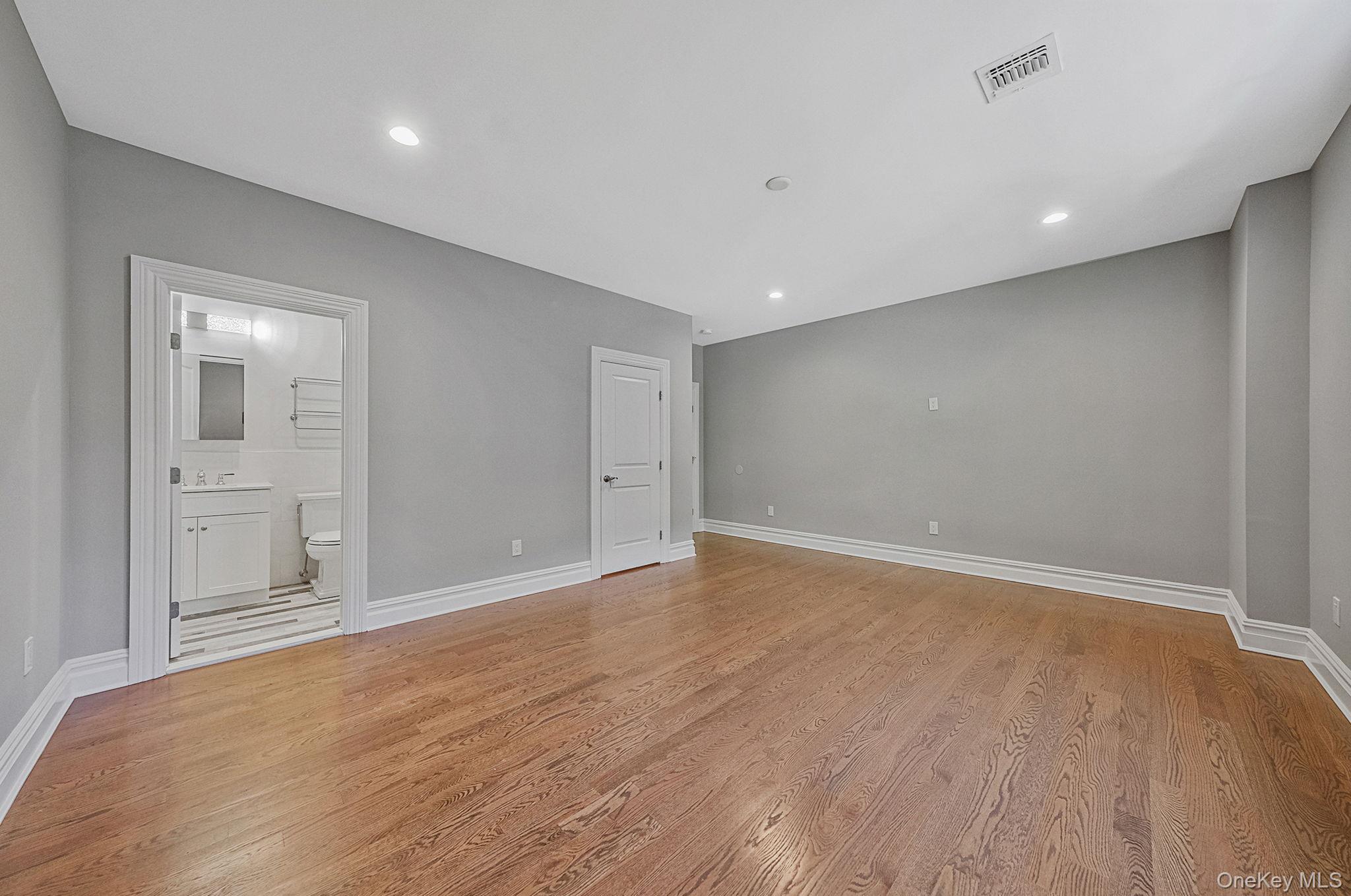 4 Carriage Court, Dix Hills, NY 11746