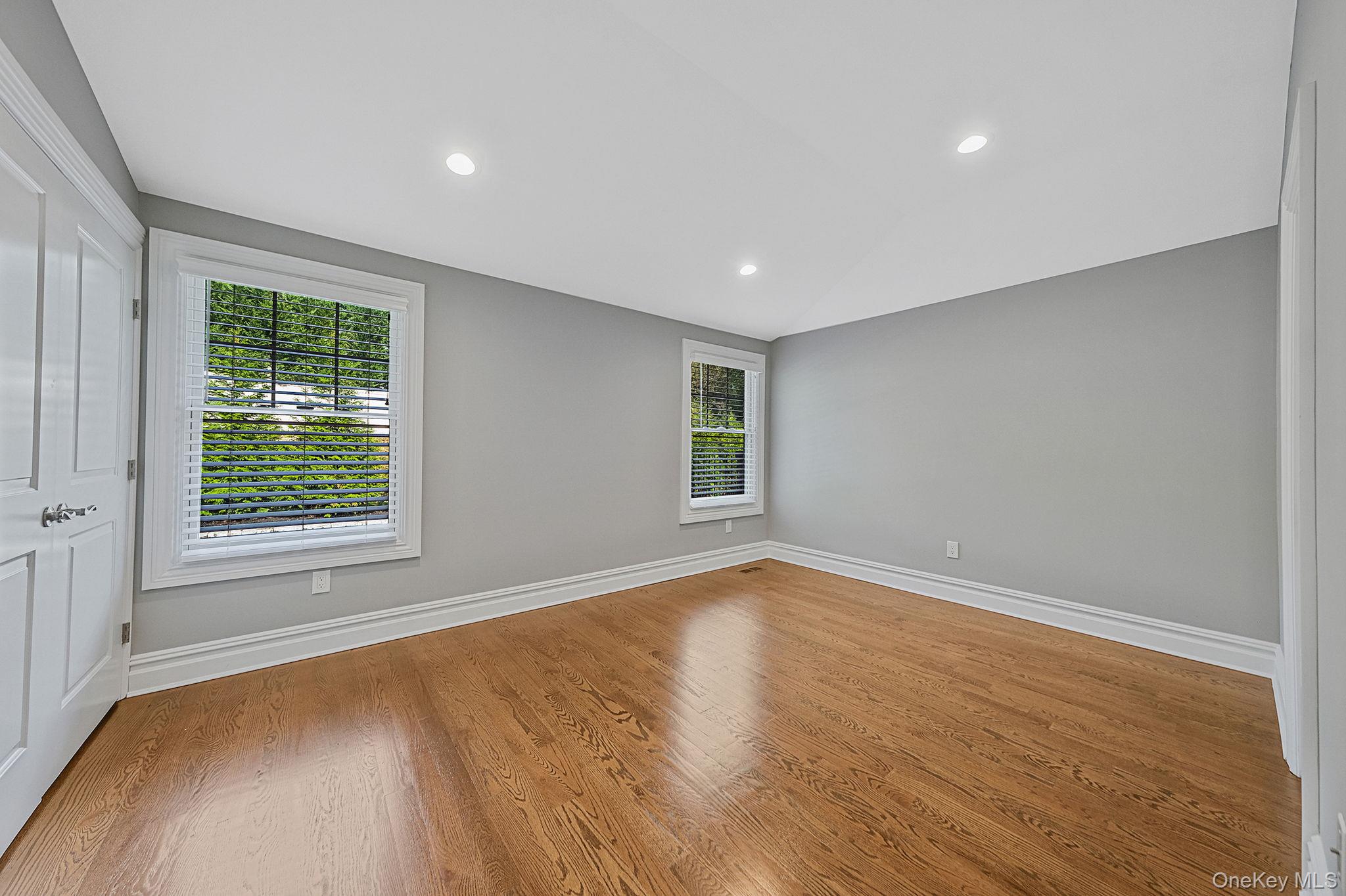 4 Carriage Court, Dix Hills, NY 11746