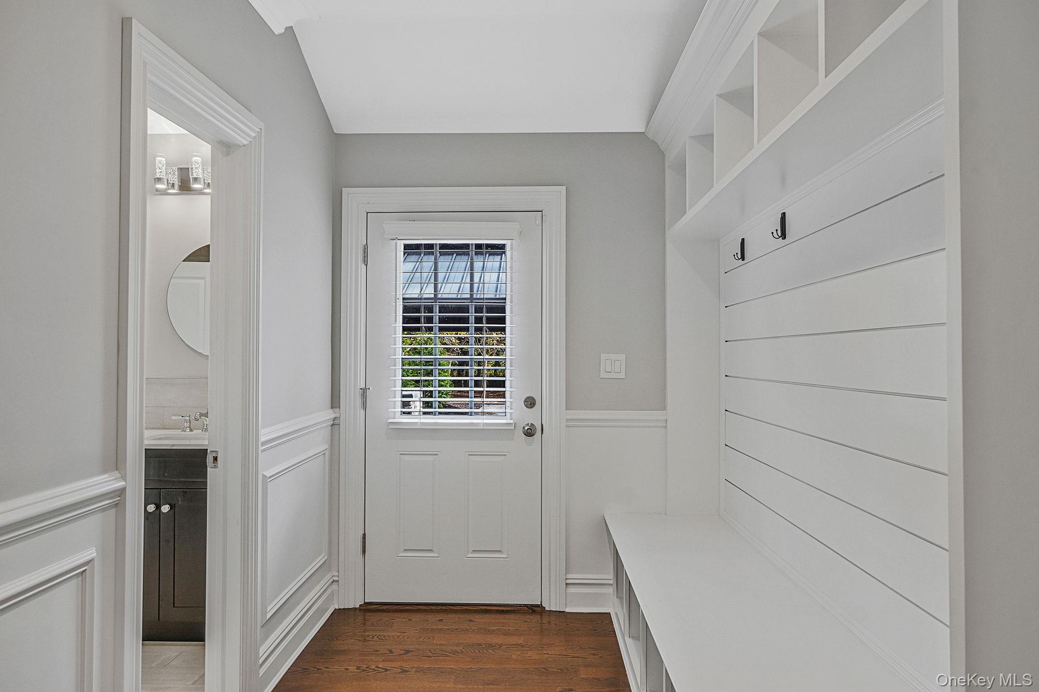 4 Carriage Court, Dix Hills, NY 11746