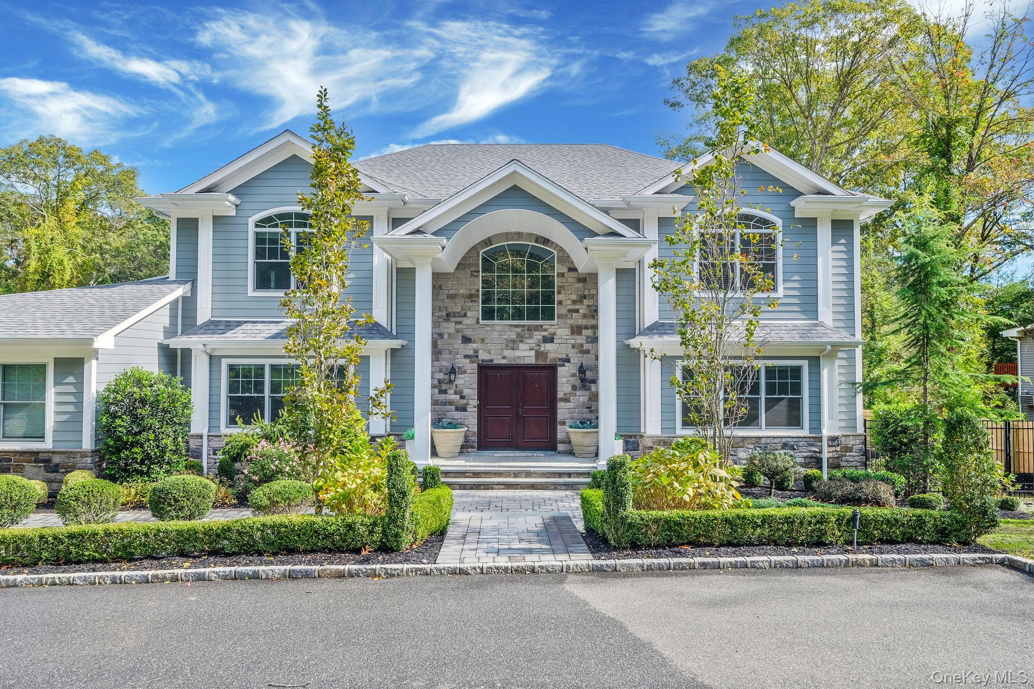 4 Carriage Court, Dix Hills, NY 11746