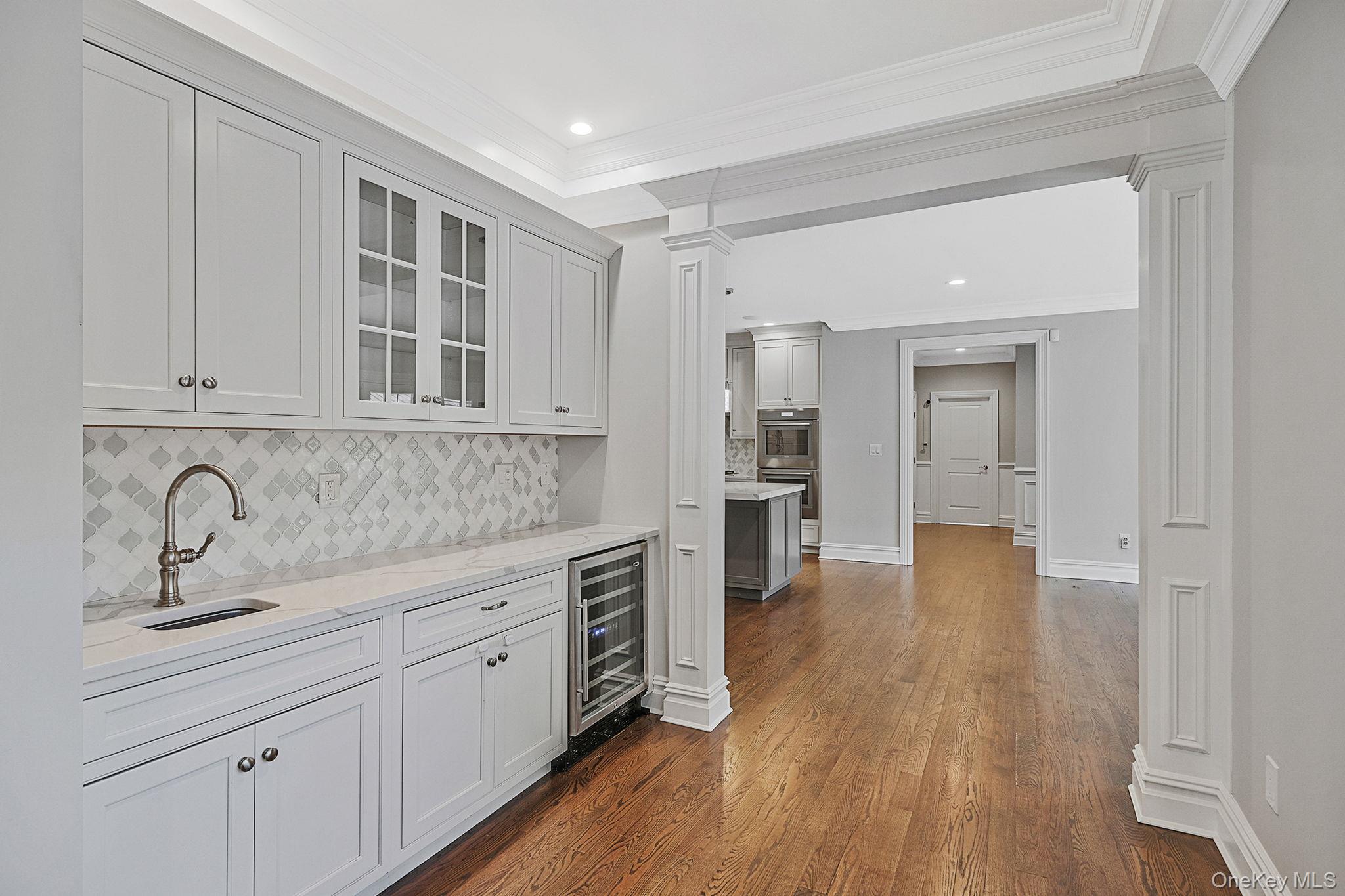 4 Carriage Court, Dix Hills, NY 11746