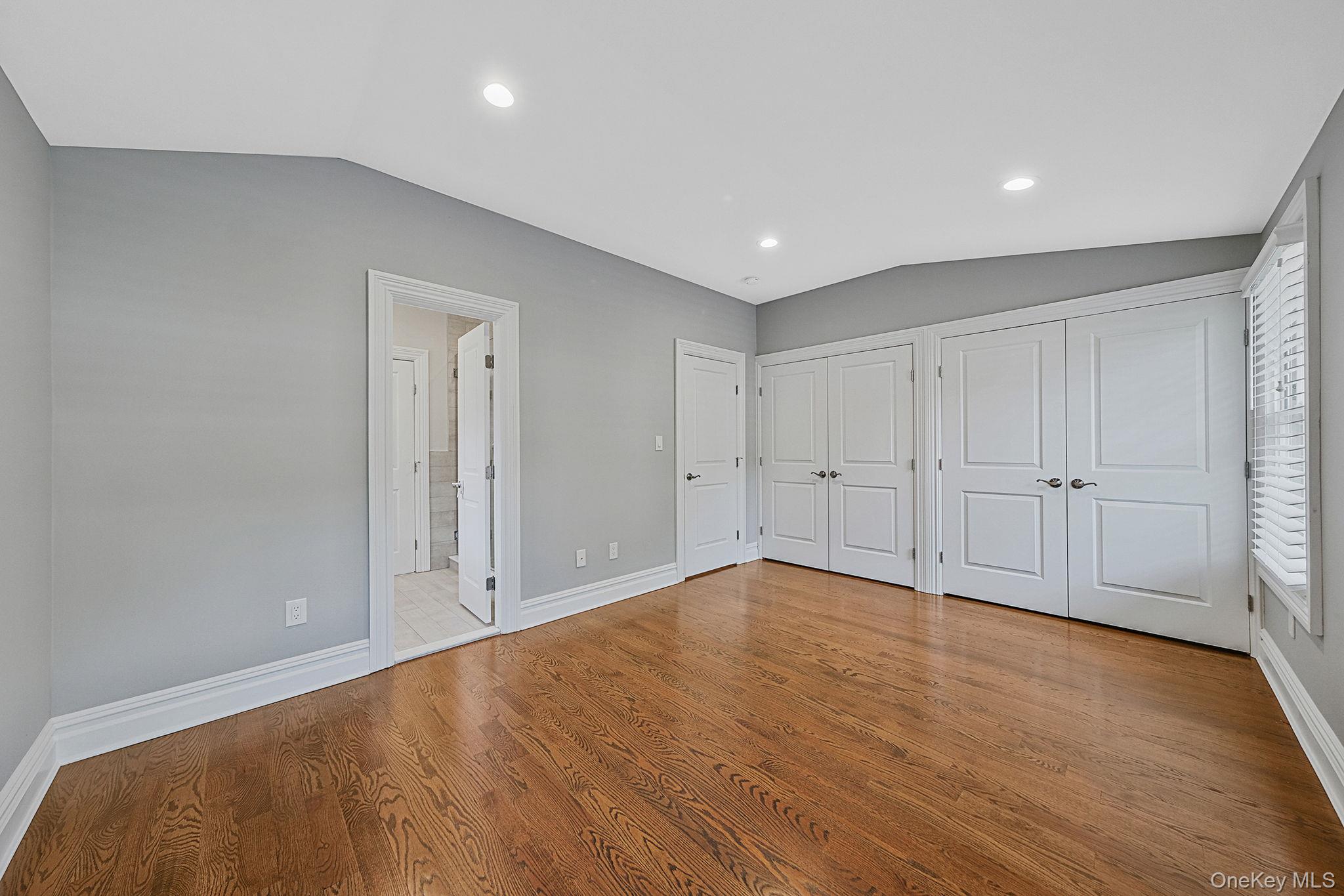 4 Carriage Court, Dix Hills, NY 11746