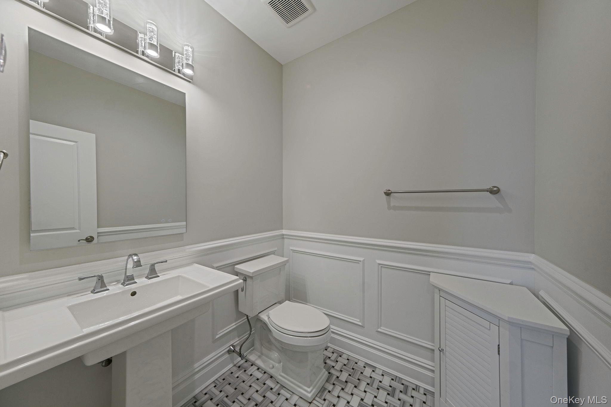 4 Carriage Court, Dix Hills, NY 11746