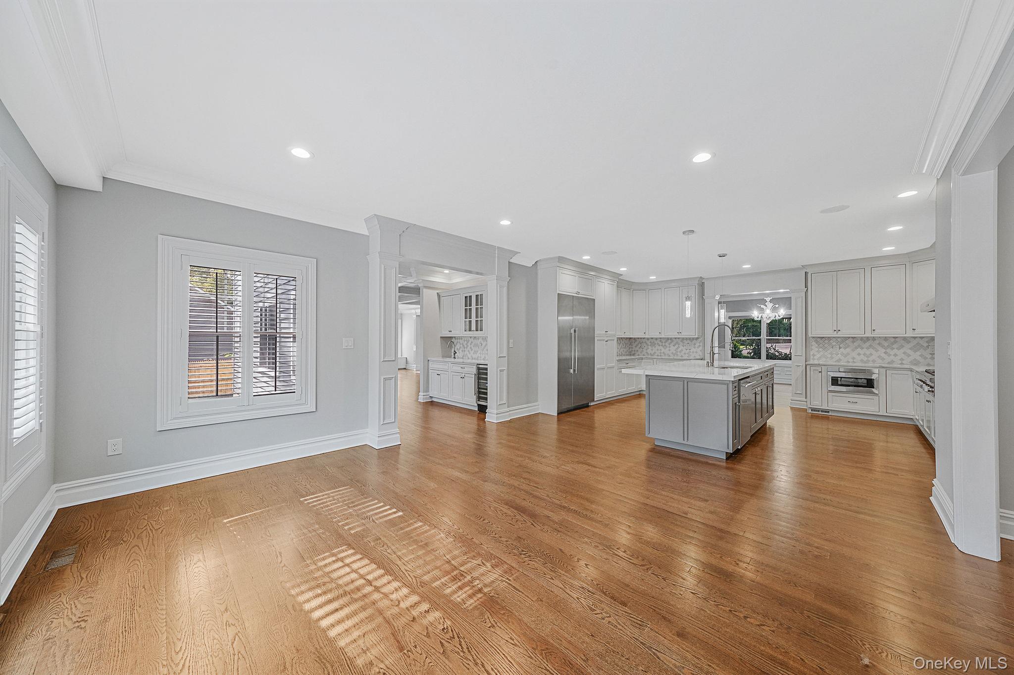 4 Carriage Court, Dix Hills, NY 11746