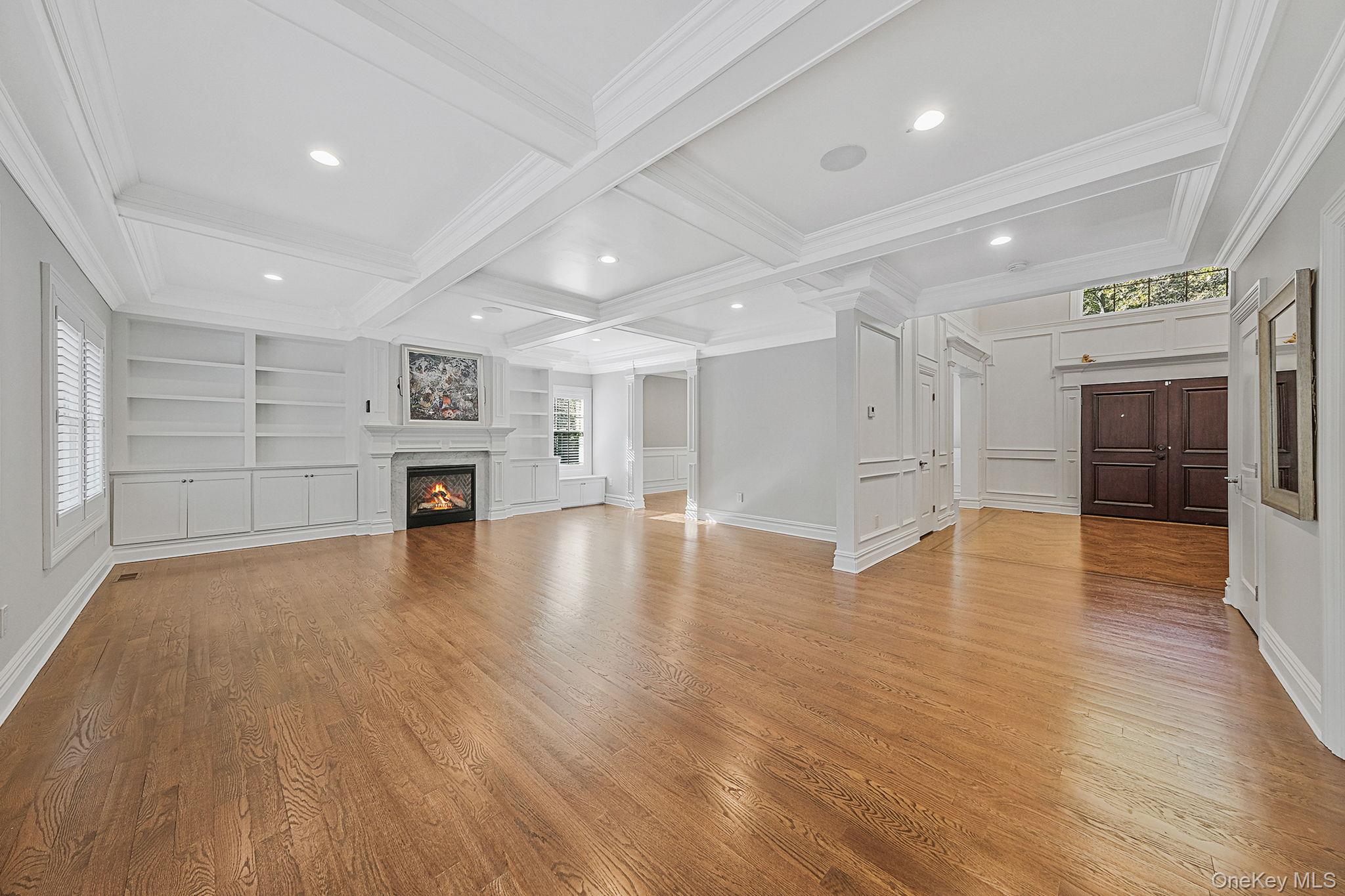 4 Carriage Court, Dix Hills, NY 11746