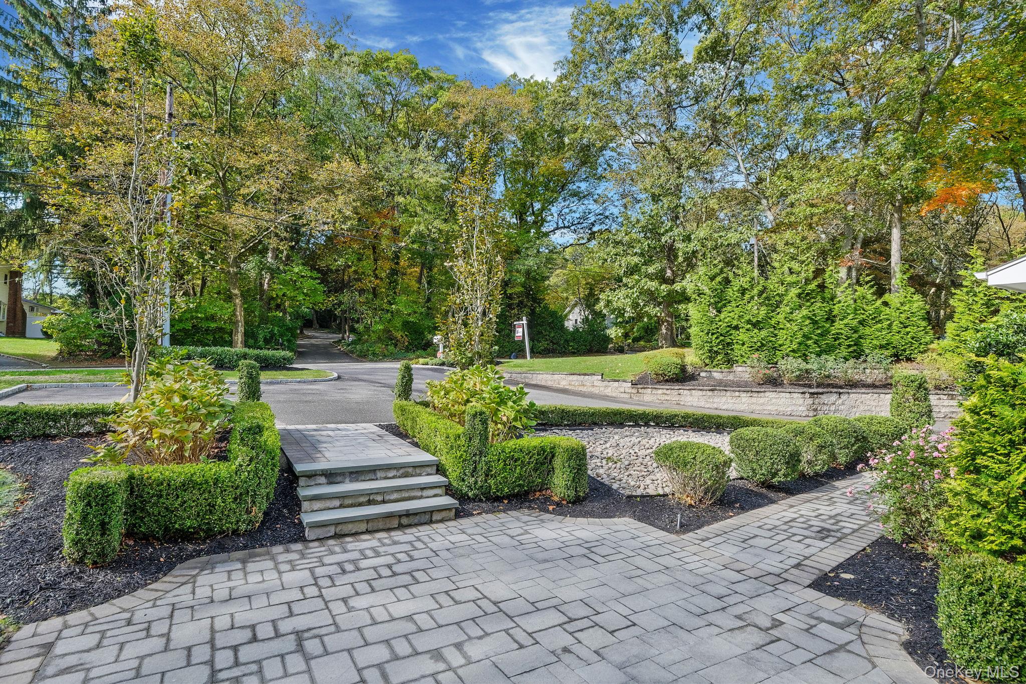 4 Carriage Court, Dix Hills, NY 11746