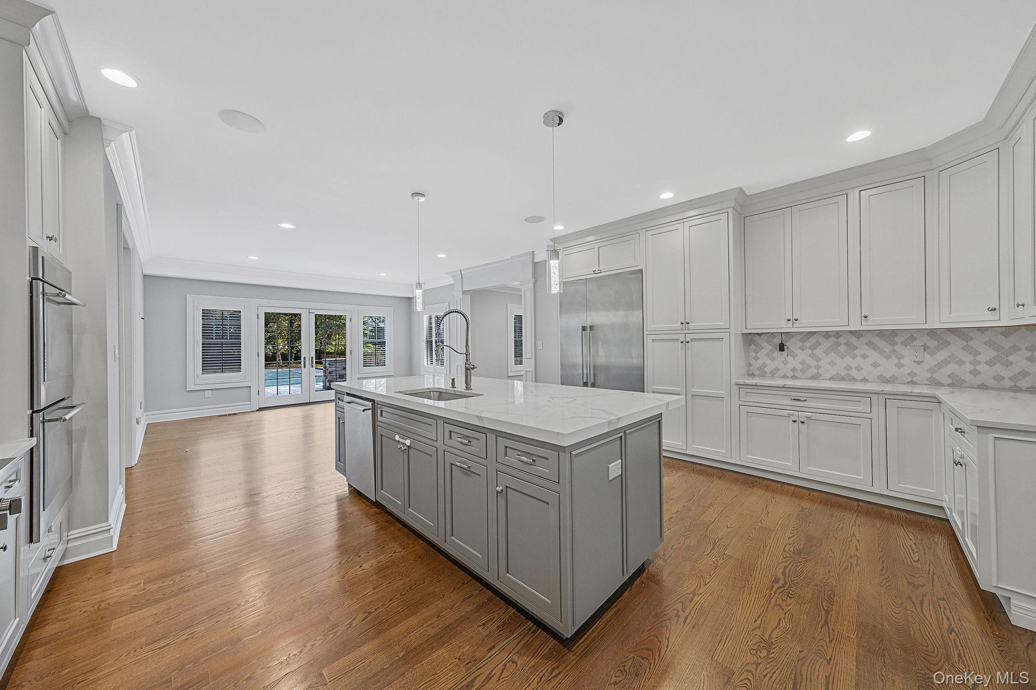 4 Carriage Court, Dix Hills, NY 11746