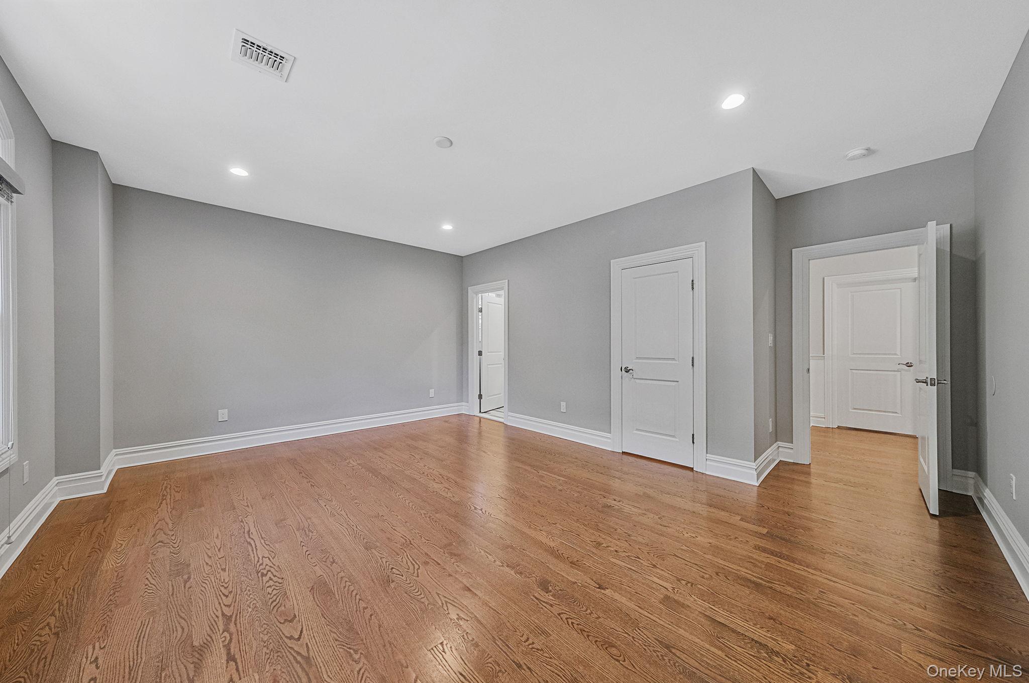 4 Carriage Court, Dix Hills, NY 11746