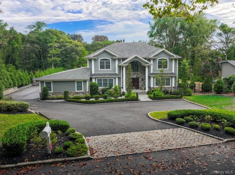 4 Carriage Court, Dix Hills, NY 11746