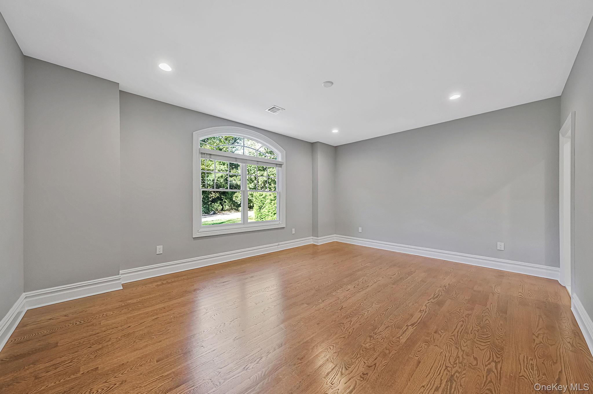 4 Carriage Court, Dix Hills, NY 11746