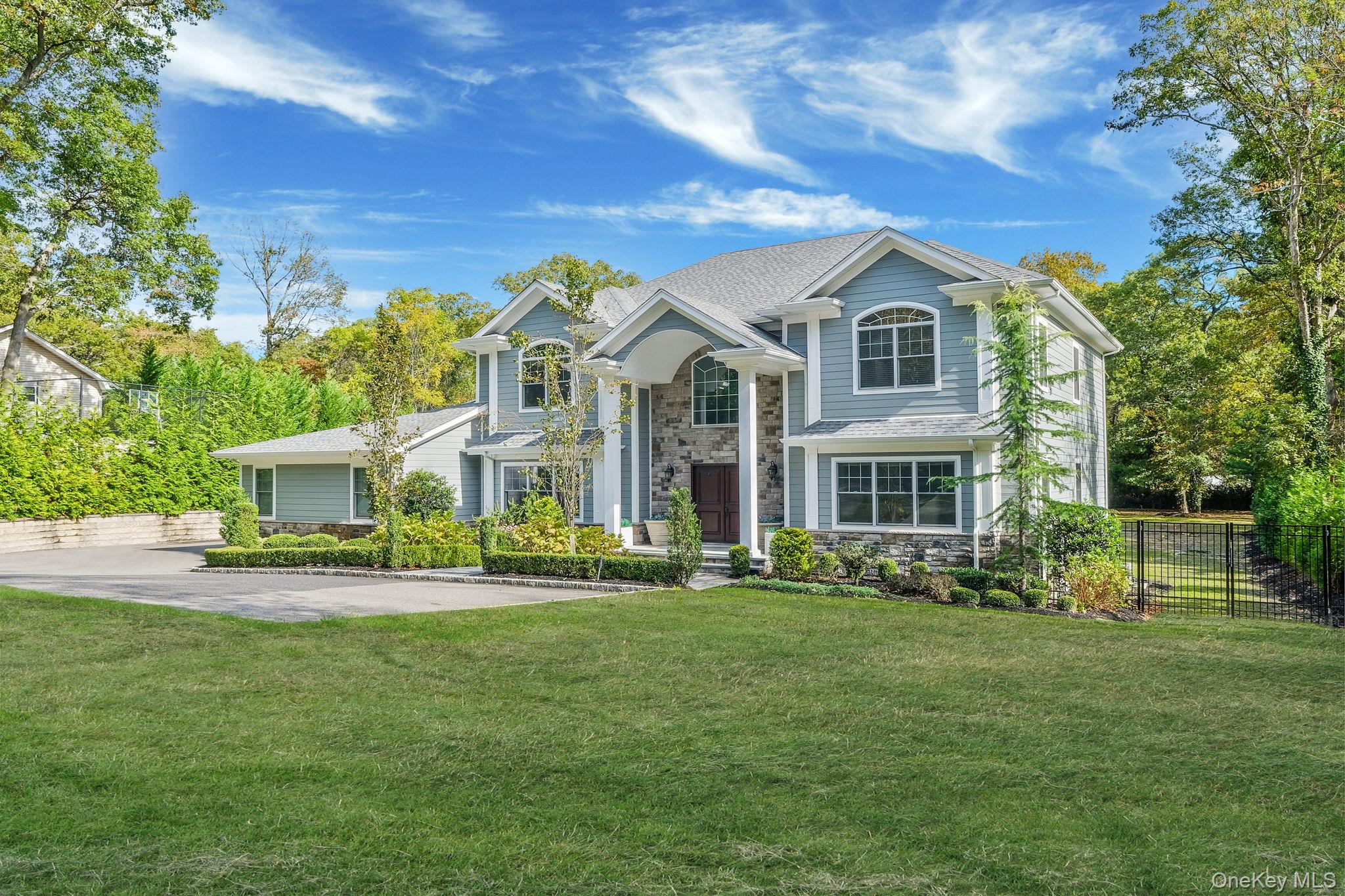 4 Carriage Court, Dix Hills, NY 11746