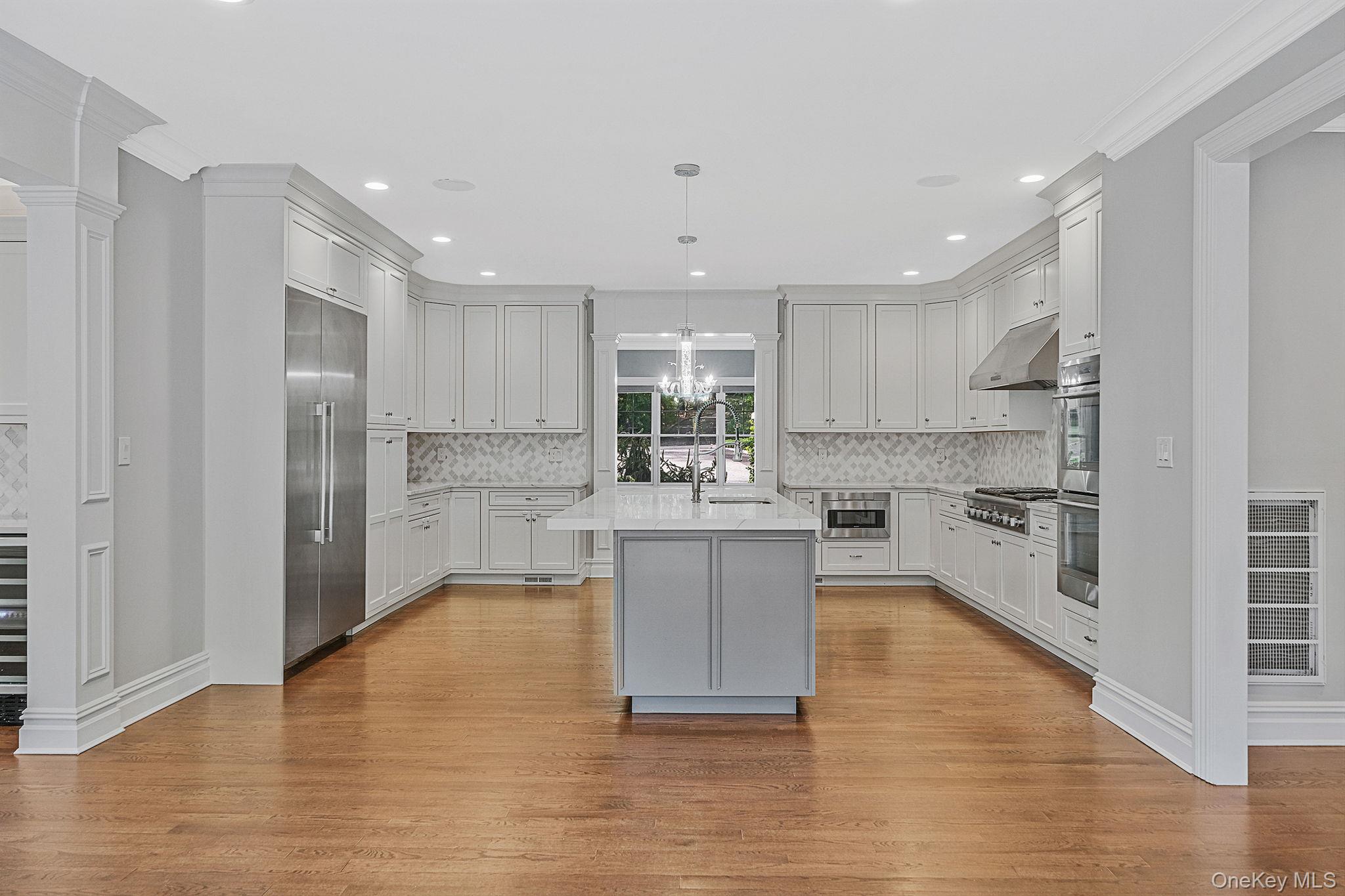 4 Carriage Court, Dix Hills, NY 11746