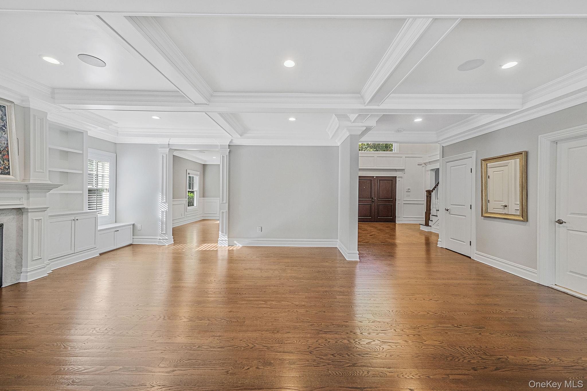 4 Carriage Court, Dix Hills, NY 11746