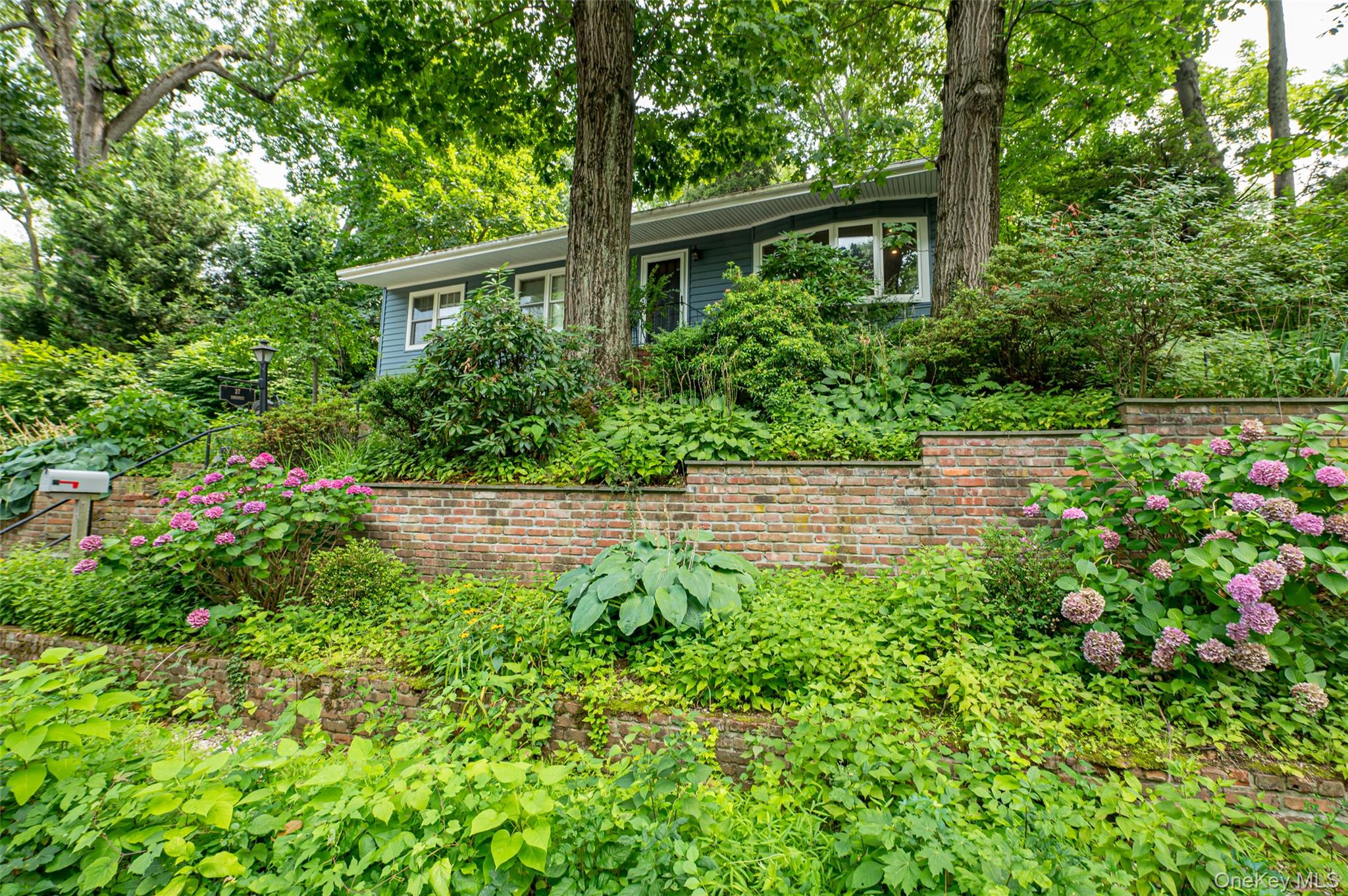 27 Prospect Avenue, Sea Cliff, NY 11579