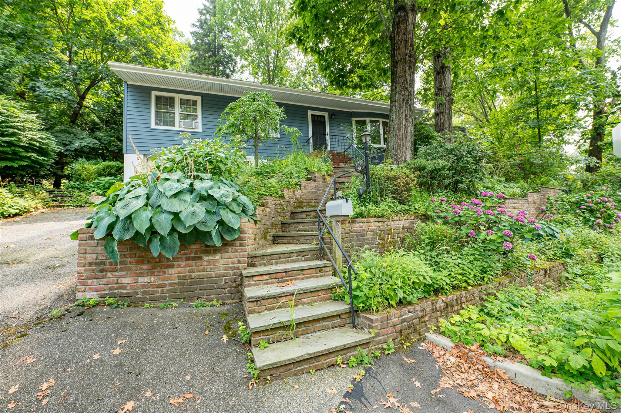 27 Prospect Avenue, Sea Cliff, NY 11579