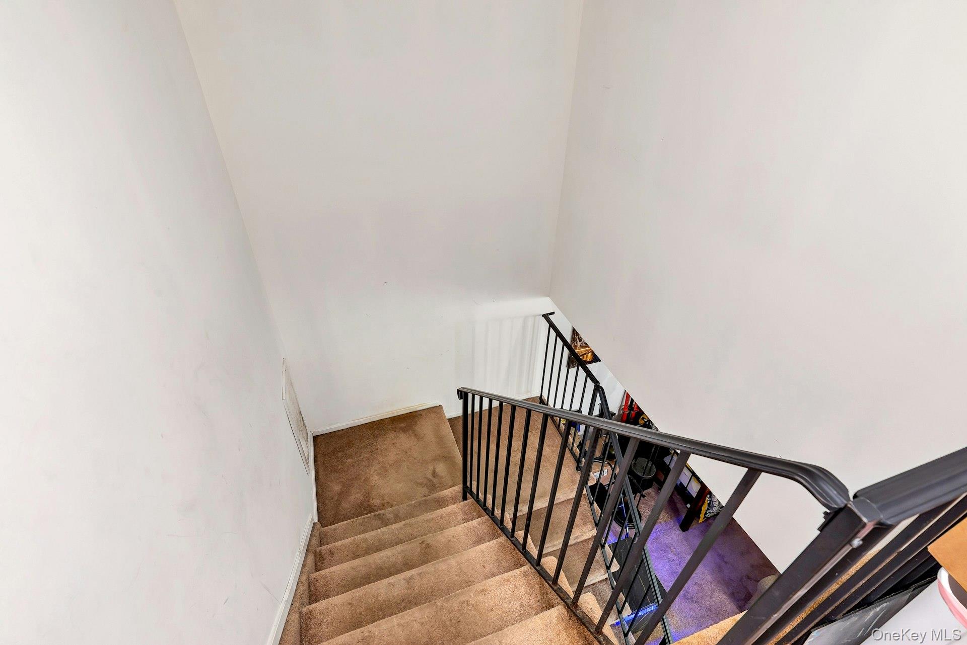 392 Birchwood Road, Medford, NY 11763