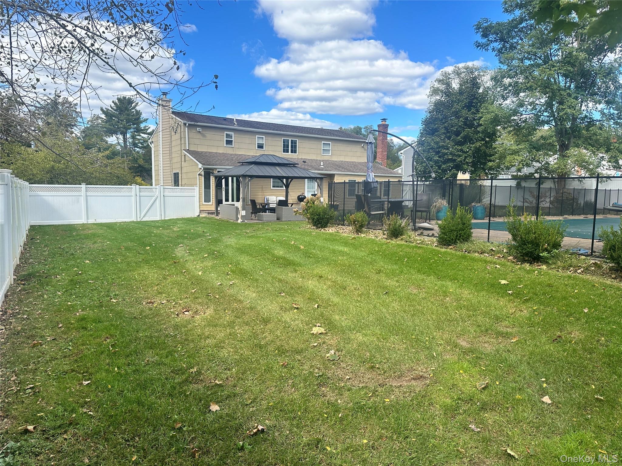 209 Old Post Drive, Hauppauge, NY 11788